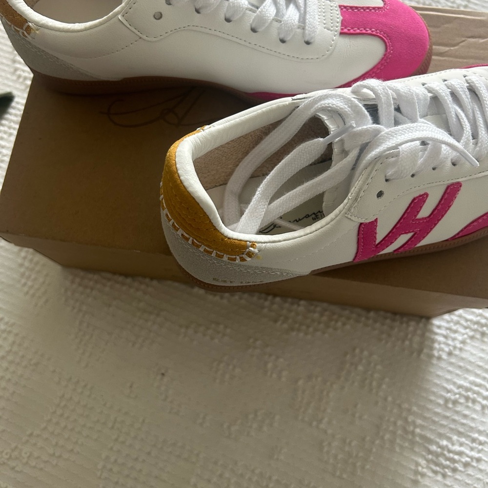 Vintage Havana Pink and White Sneakers Low-Top Design